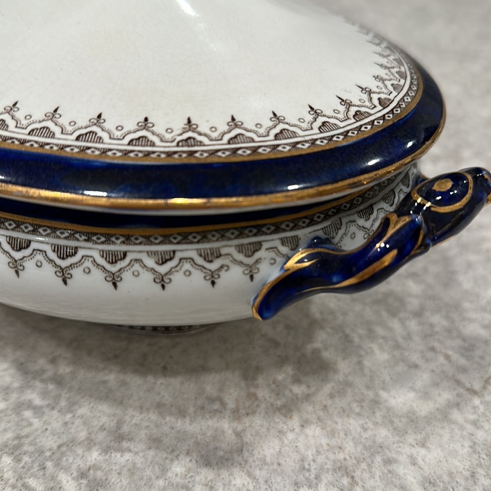 Vintage Royal Doulton Burslem from Belmont England. Great condition. 12”x7.5” - Picture 2 of 6